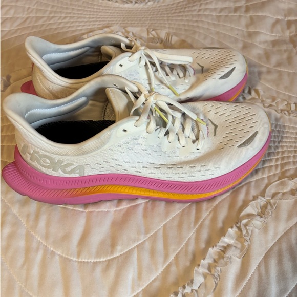 Hoka Shoes - Hoka Women's kawanas White Running Shoes with Pink